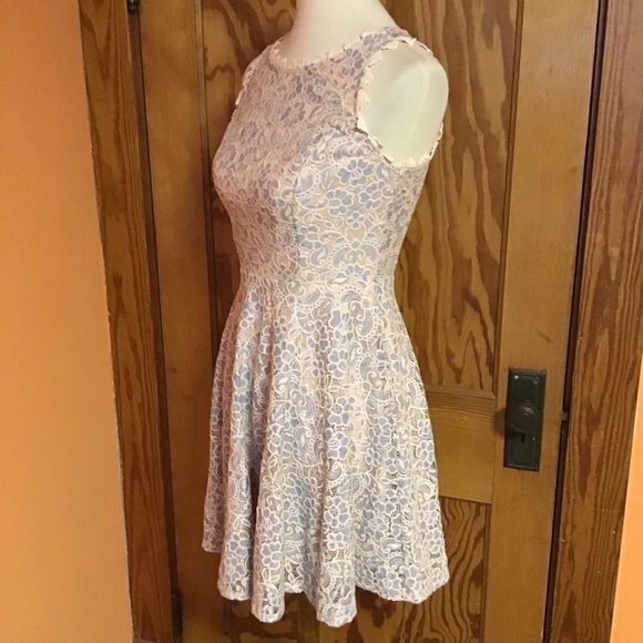 Feminine lace fit & flare dress - Picture 10 of 13